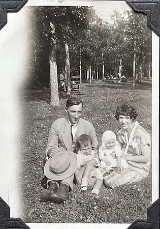 FromLynn15_2_1928georgeandfamily