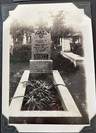 FromLynn5_4_grave